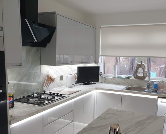Handeless Fitted kitchen under  £3,000